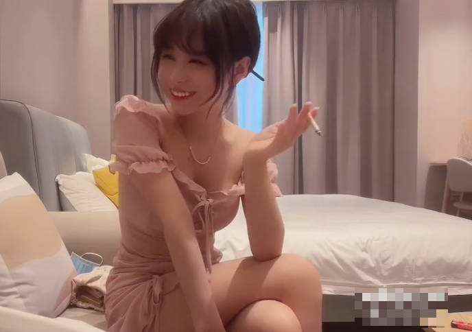 探花李寻欢约了个暑假兼职高颜值学生妹胸大腰细