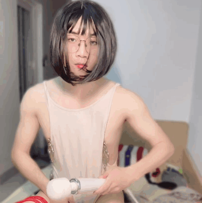 伪娘白丝重型乳夹捆绑双腿自慰