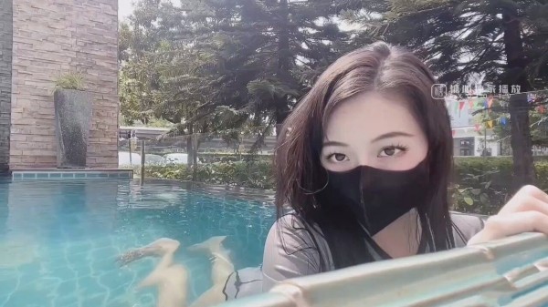 【糖心Vlog】泳衣女友不脱直接开干